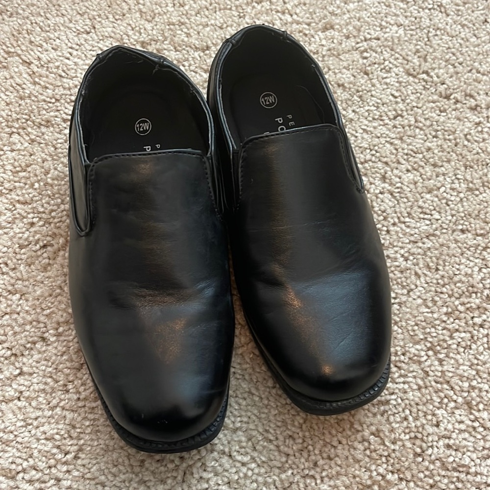 Boys size 12W black dress shoes